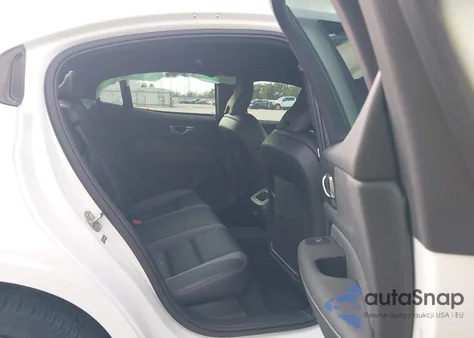 2024 Volvo S60 B5 Plus Black Edition z USA, uszkodzony, nr VIN 7JRL12FH1RG299930